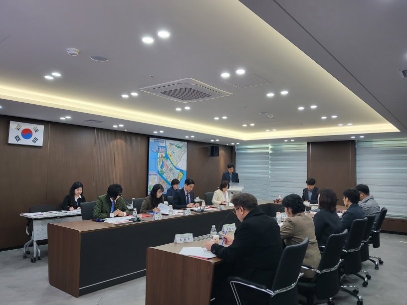 연수구는 지난 10일 아동 안전망 강화를 위한 2026년 연수구 아동학대예방위원회 회의를 개최했다